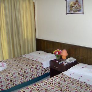 Standard Zimmer mit Kingsize-Bett
